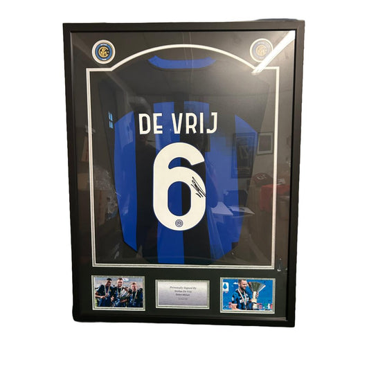 Signed and framed shirt De Vrij