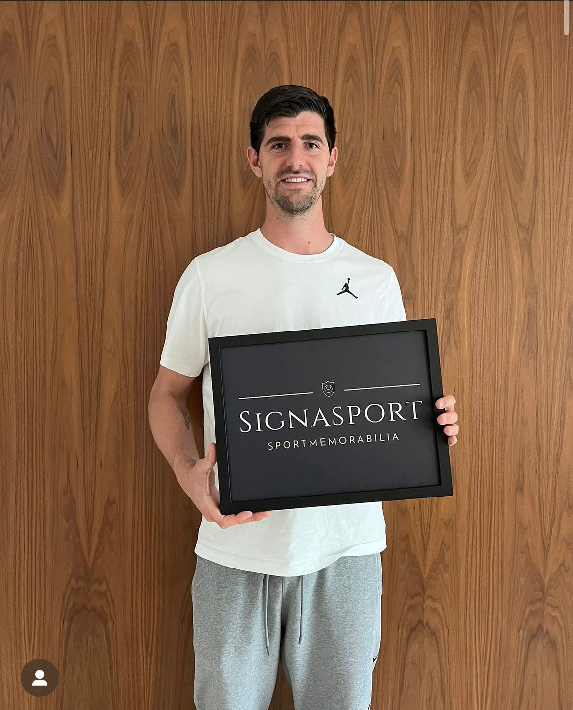 Courtois - Signed glove